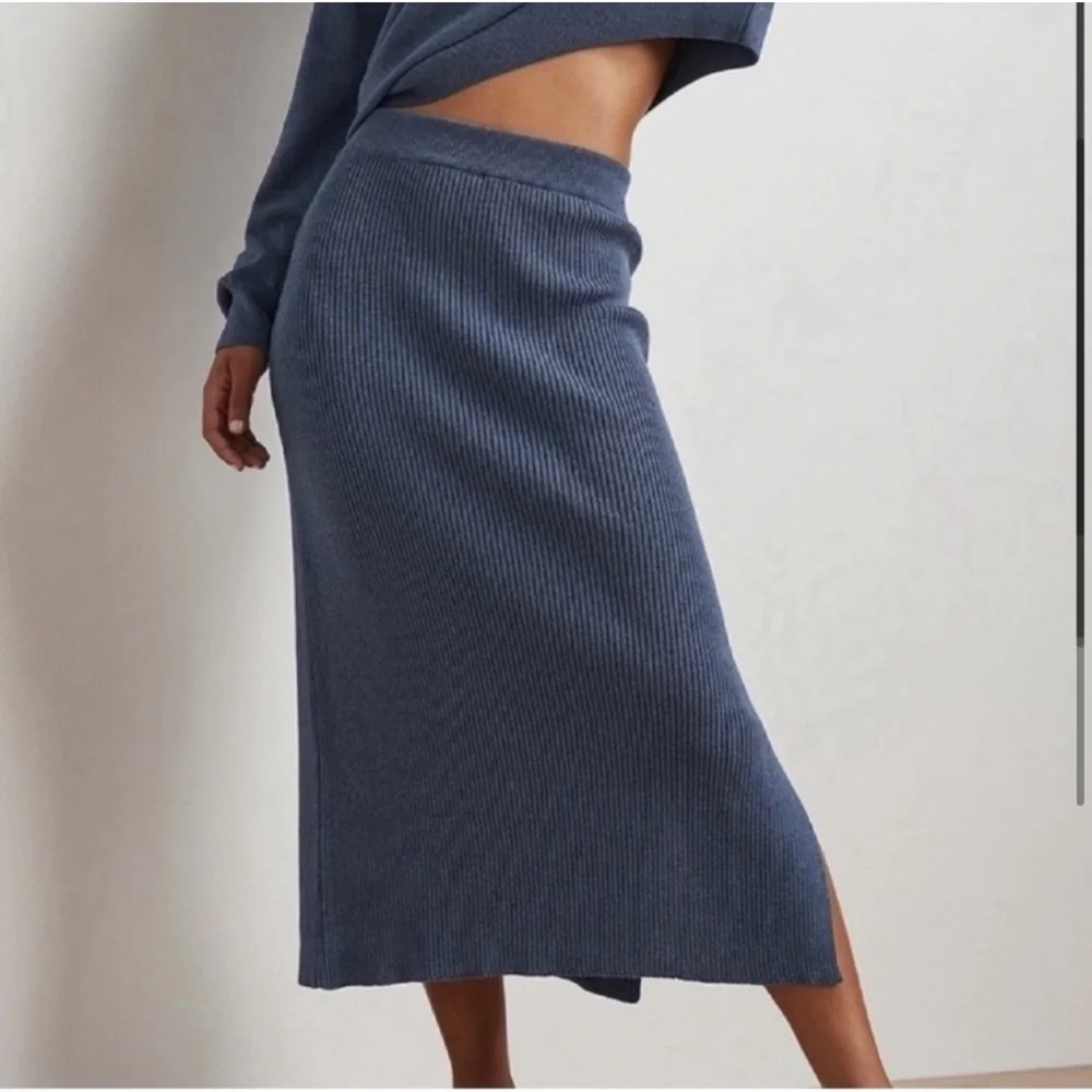 NU-IN Blue Ribbed Midi Skirt XS